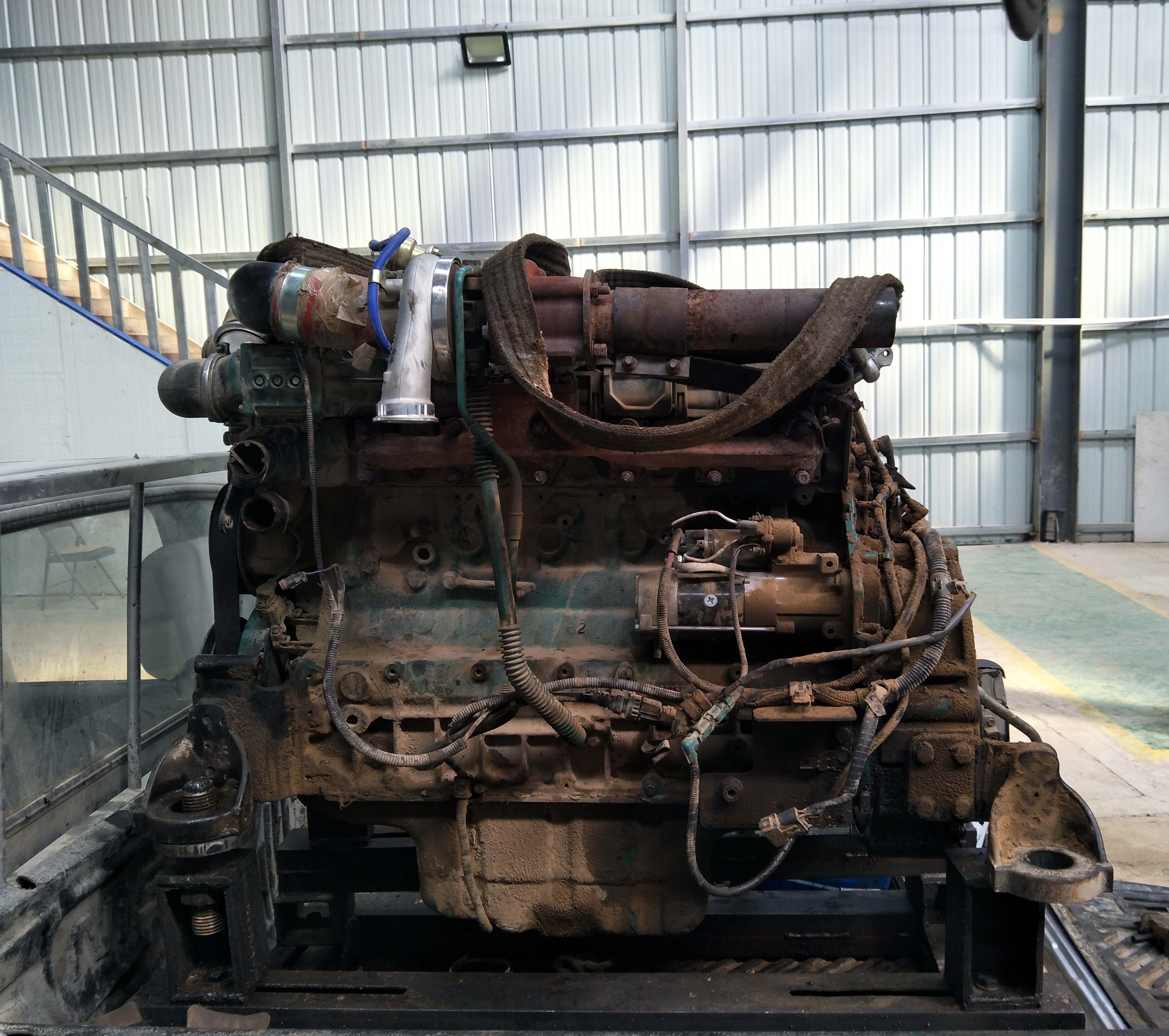 EC210 D6E发起机大修